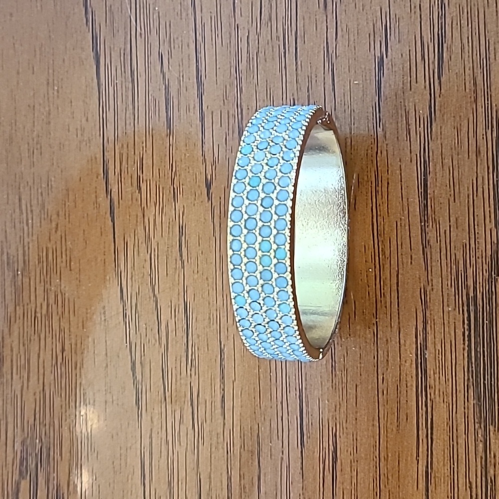 Beautiful Bangle W/ Inlaid Crystals